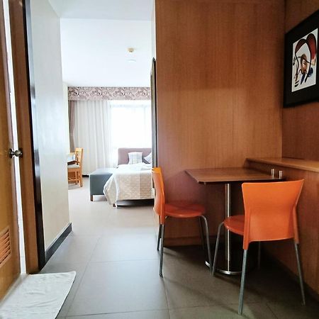 Fuente Oro Business Suites Cebu Powered By Cocotel Esterno foto
