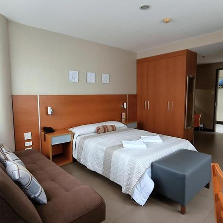 Fuente Oro Business Suites Cebu Powered By Cocotel Esterno foto