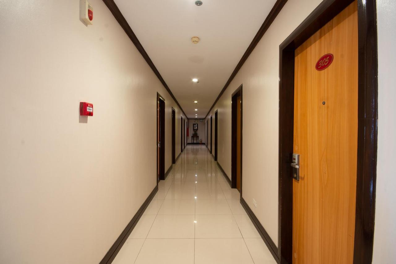 Fuente Oro Business Suites Cebu Powered By Cocotel Esterno foto