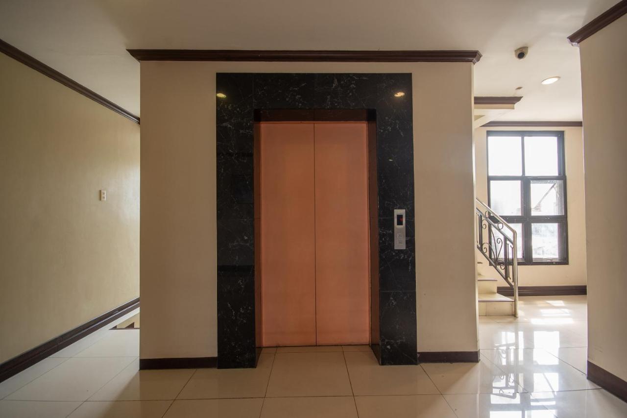 Fuente Oro Business Suites Cebu Powered By Cocotel Esterno foto