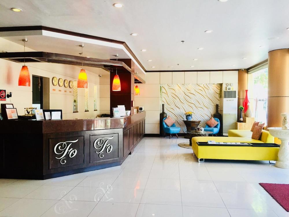 Fuente Oro Business Suites Cebu Powered By Cocotel Esterno foto