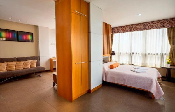 Fuente Oro Business Suites Cebu Powered By Cocotel Esterno foto