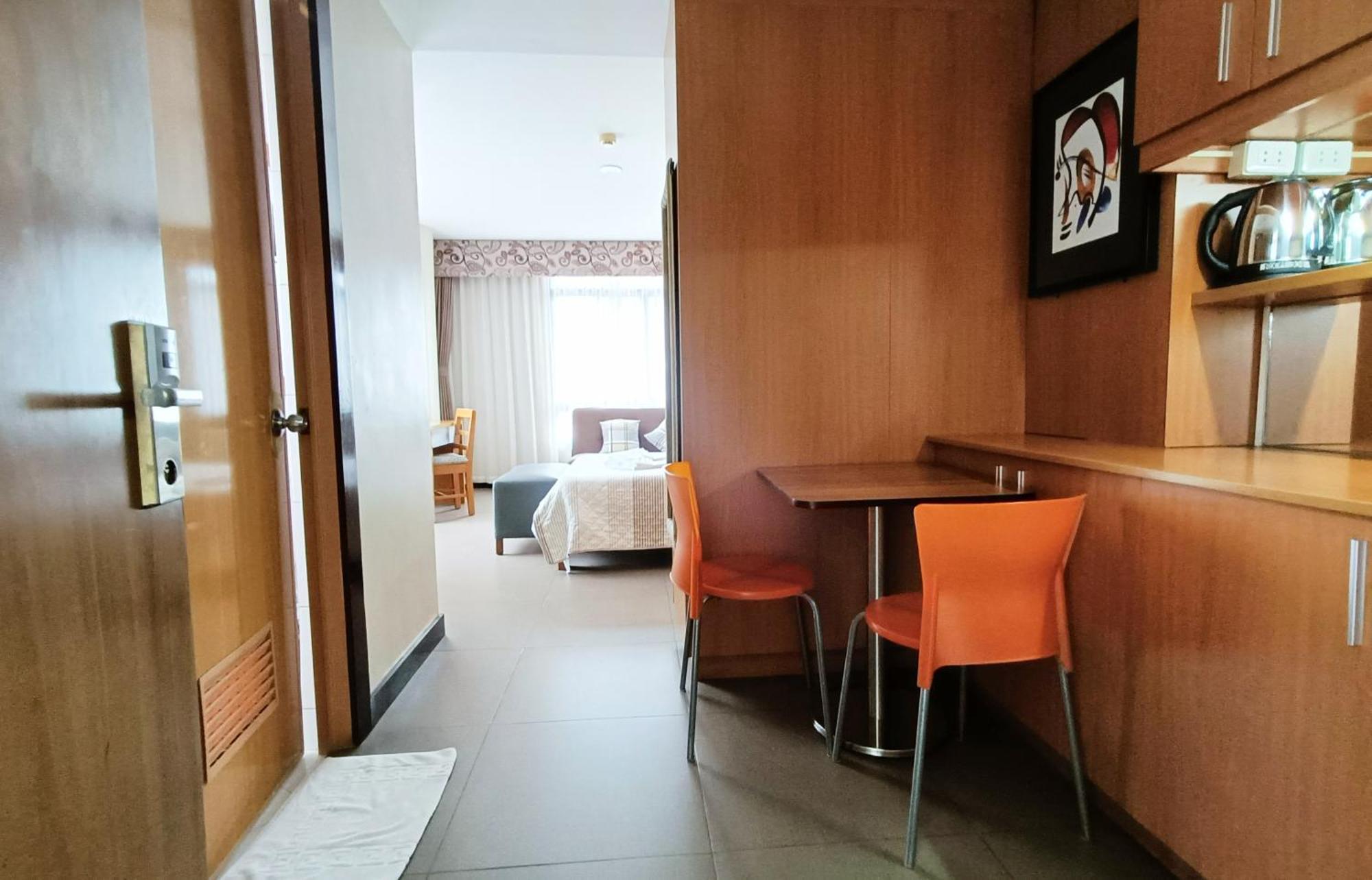 Fuente Oro Business Suites Cebu Powered By Cocotel Esterno foto