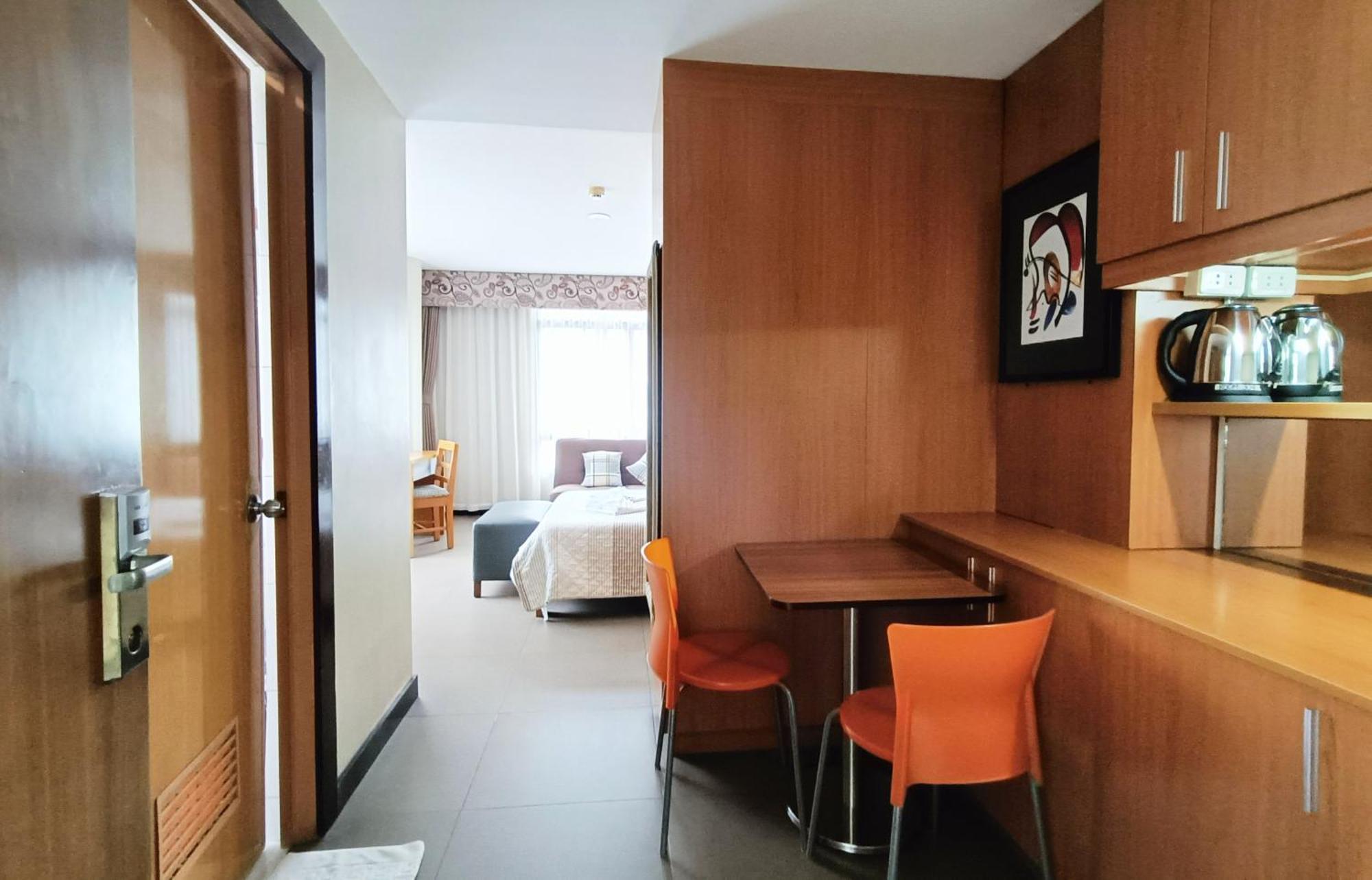 Fuente Oro Business Suites Cebu Powered By Cocotel Esterno foto