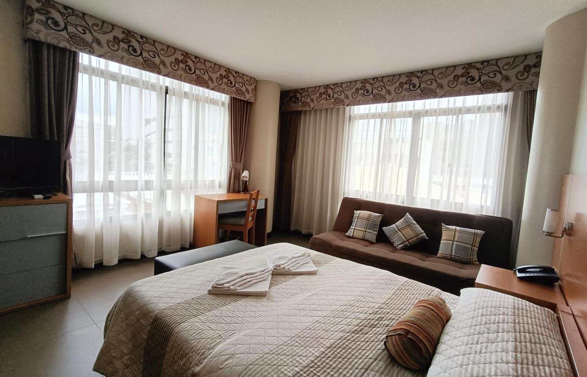 Fuente Oro Business Suites Cebu Powered By Cocotel Esterno foto