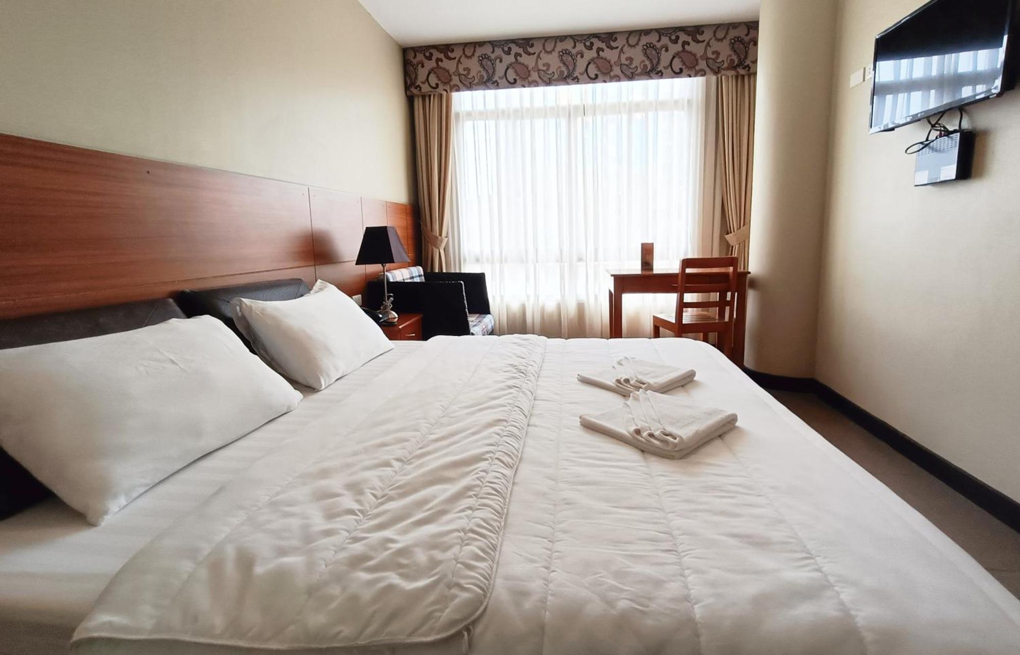 Fuente Oro Business Suites Cebu Powered By Cocotel Esterno foto