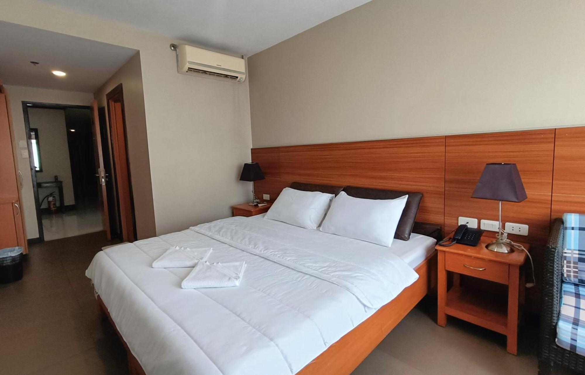 Fuente Oro Business Suites Cebu Powered By Cocotel Esterno foto