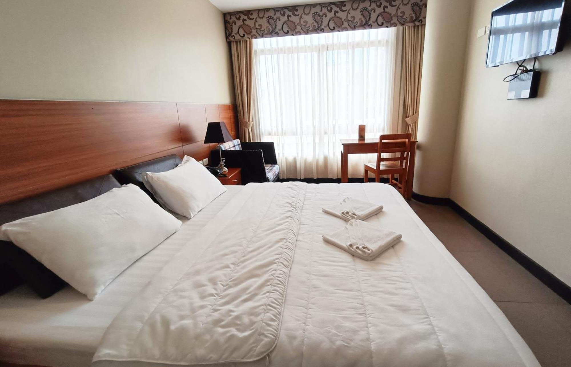 Fuente Oro Business Suites Cebu Powered By Cocotel Esterno foto