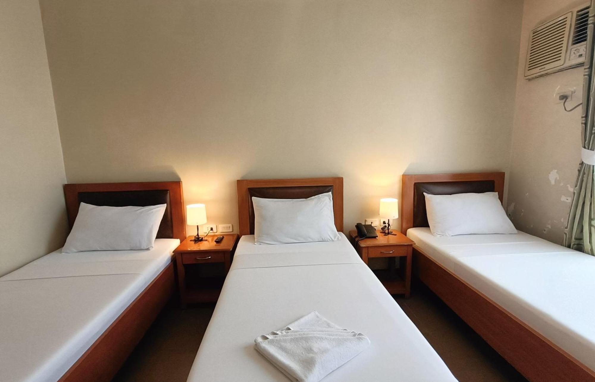 Fuente Oro Business Suites Cebu Powered By Cocotel Esterno foto