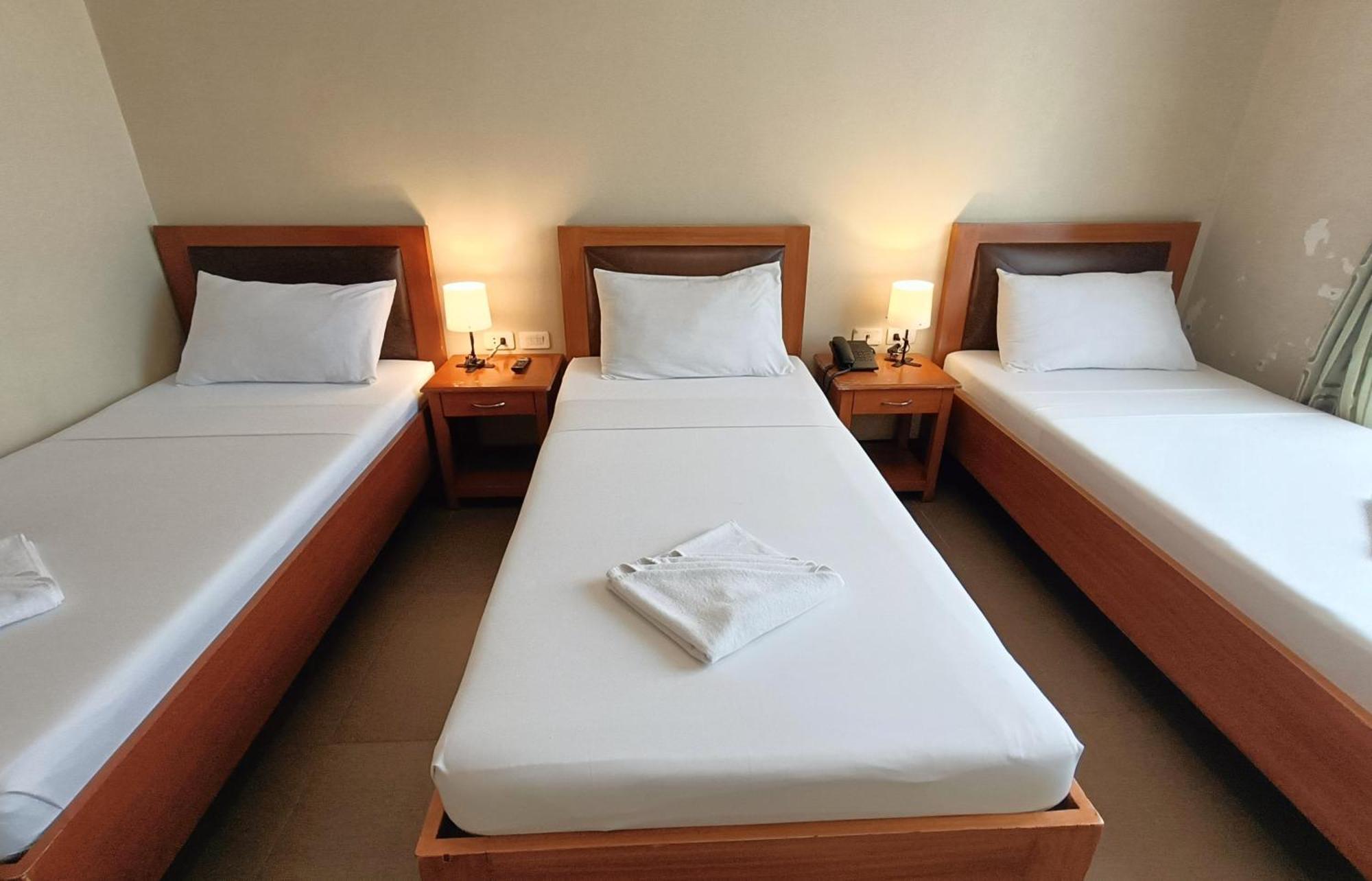 Fuente Oro Business Suites Cebu Powered By Cocotel Esterno foto