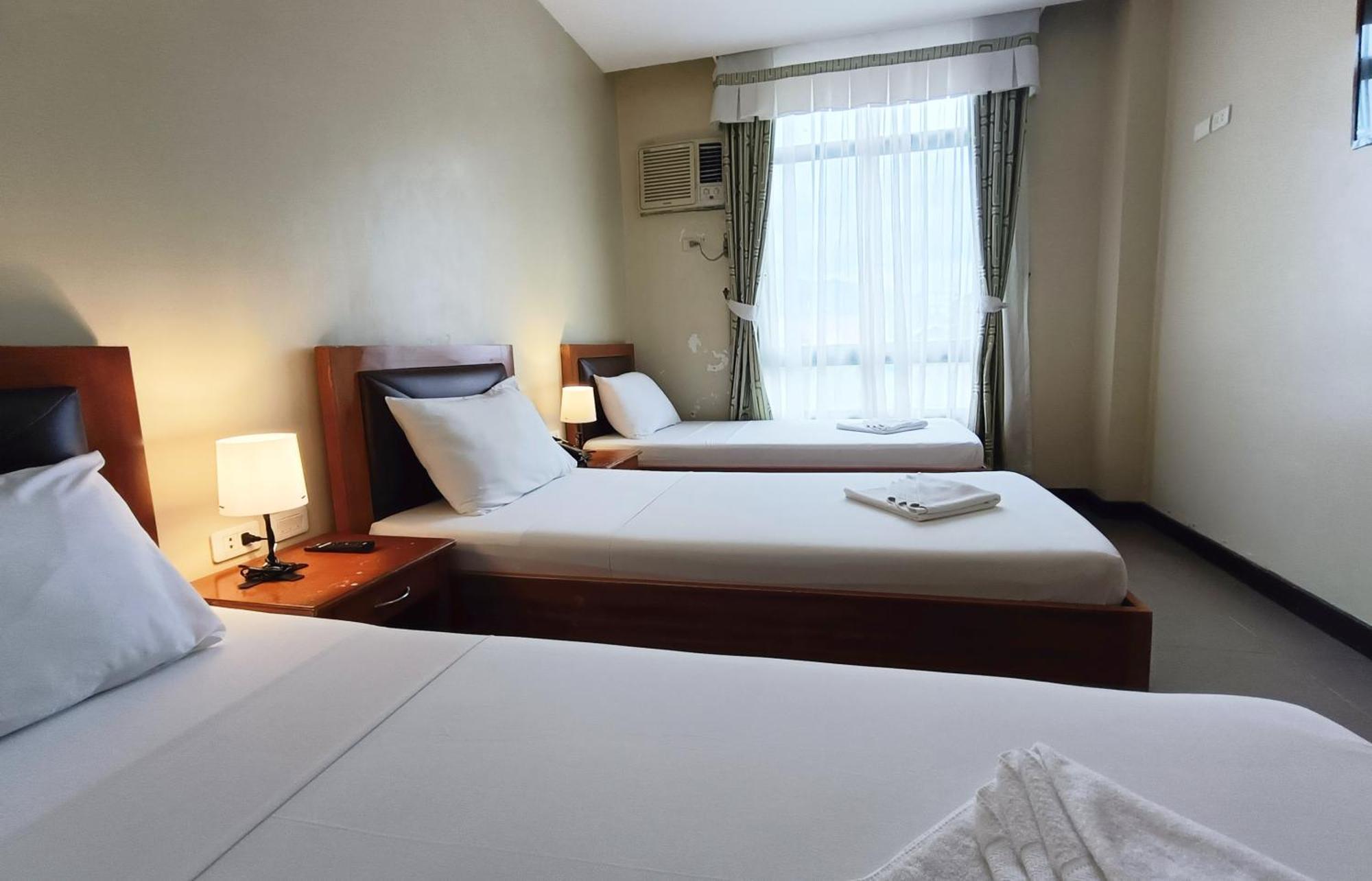 Fuente Oro Business Suites Cebu Powered By Cocotel Esterno foto