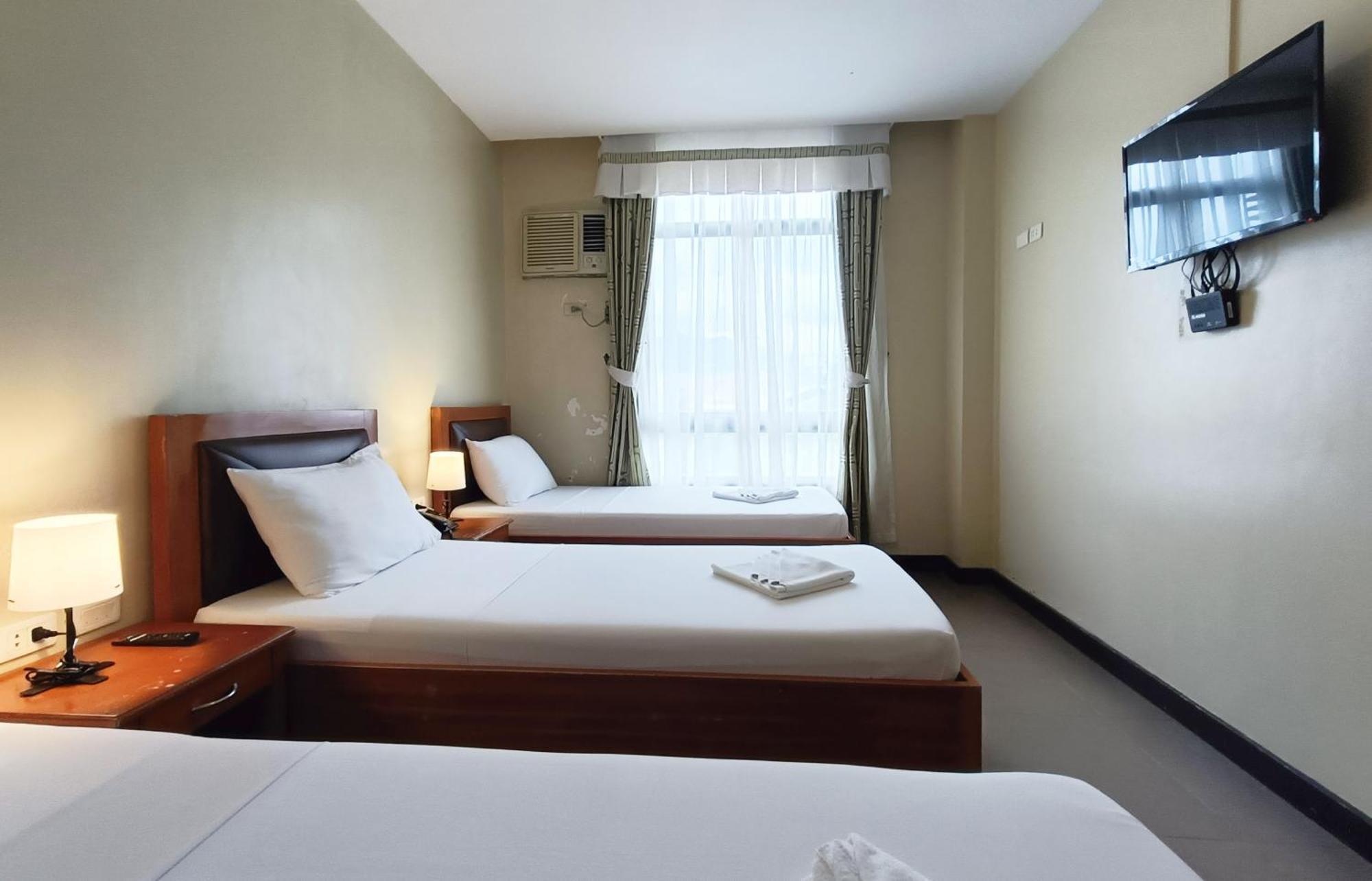 Fuente Oro Business Suites Cebu Powered By Cocotel Esterno foto