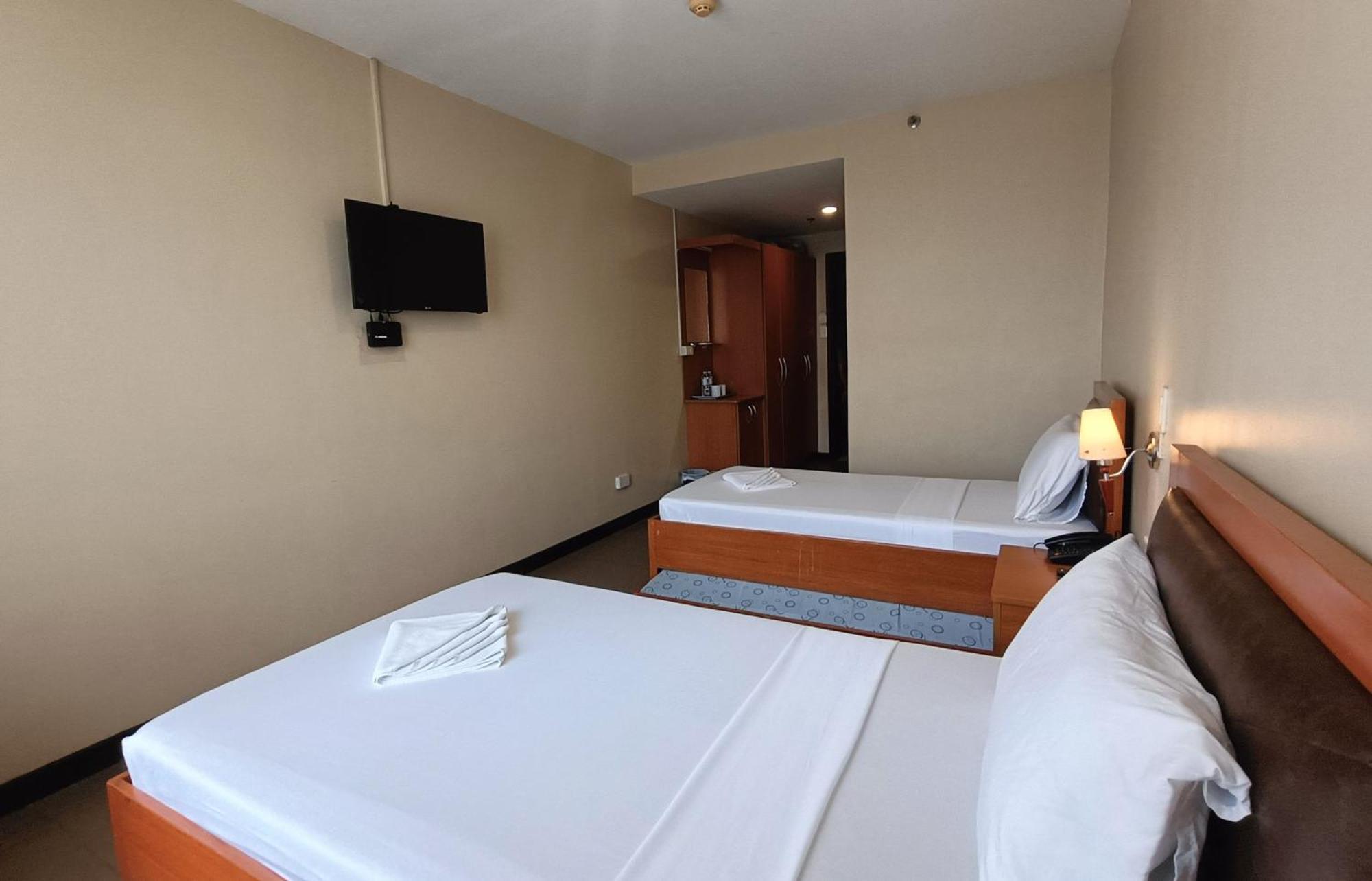 Fuente Oro Business Suites Cebu Powered By Cocotel Esterno foto
