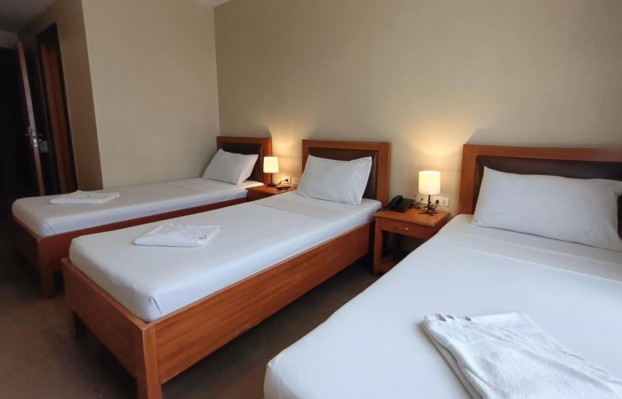 Fuente Oro Business Suites Cebu Powered By Cocotel Esterno foto