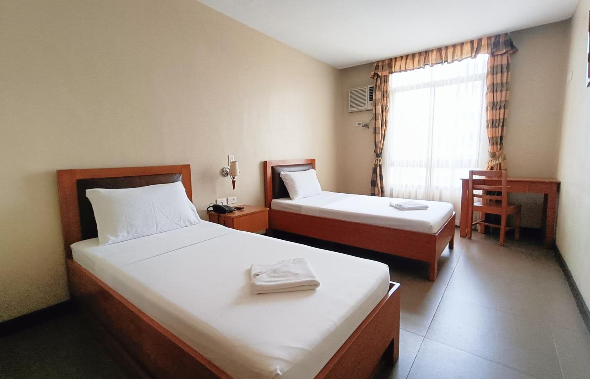Fuente Oro Business Suites Cebu Powered By Cocotel Esterno foto