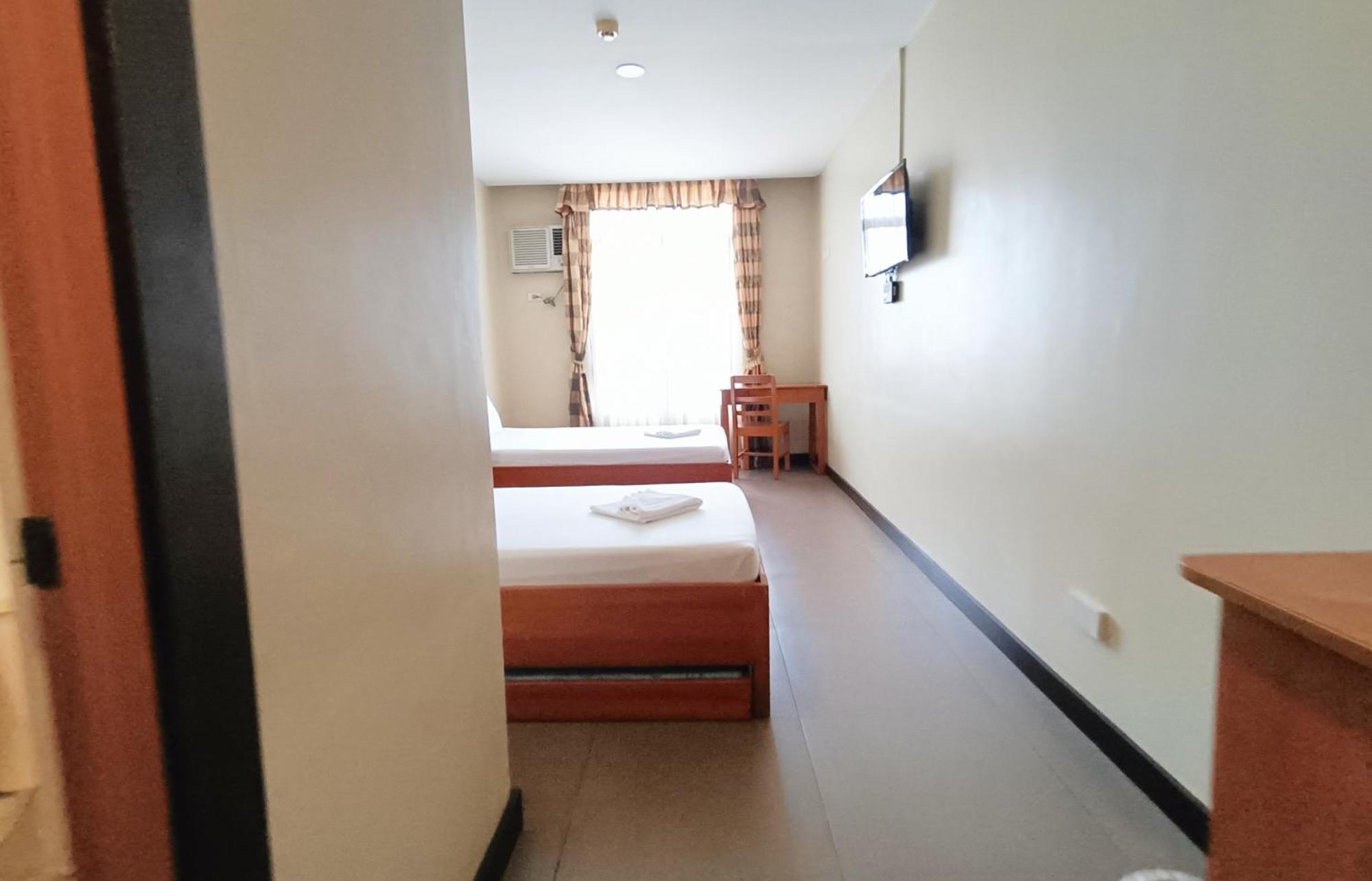 Fuente Oro Business Suites Cebu Powered By Cocotel Esterno foto