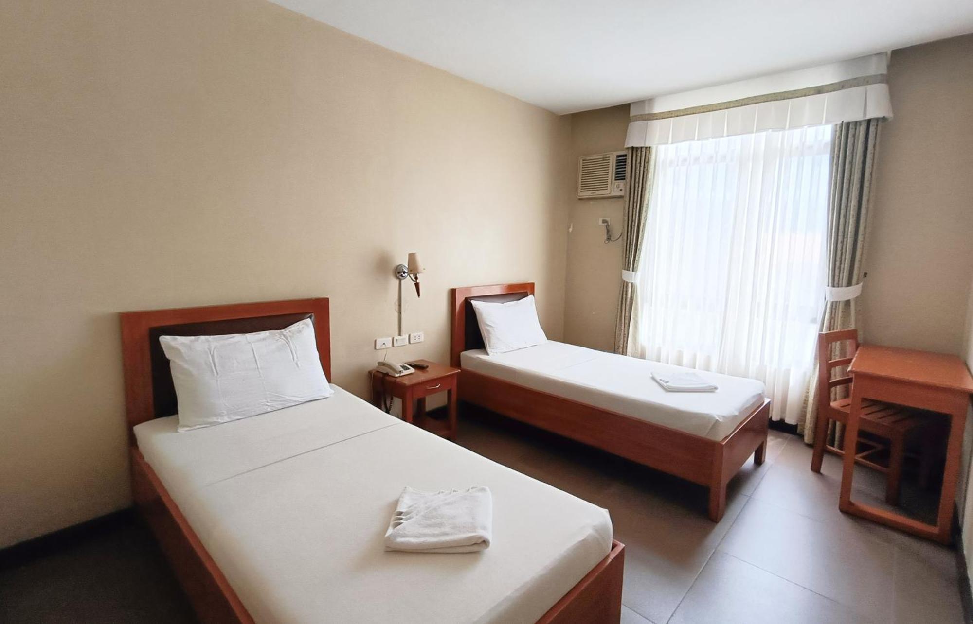 Fuente Oro Business Suites Cebu Powered By Cocotel Esterno foto