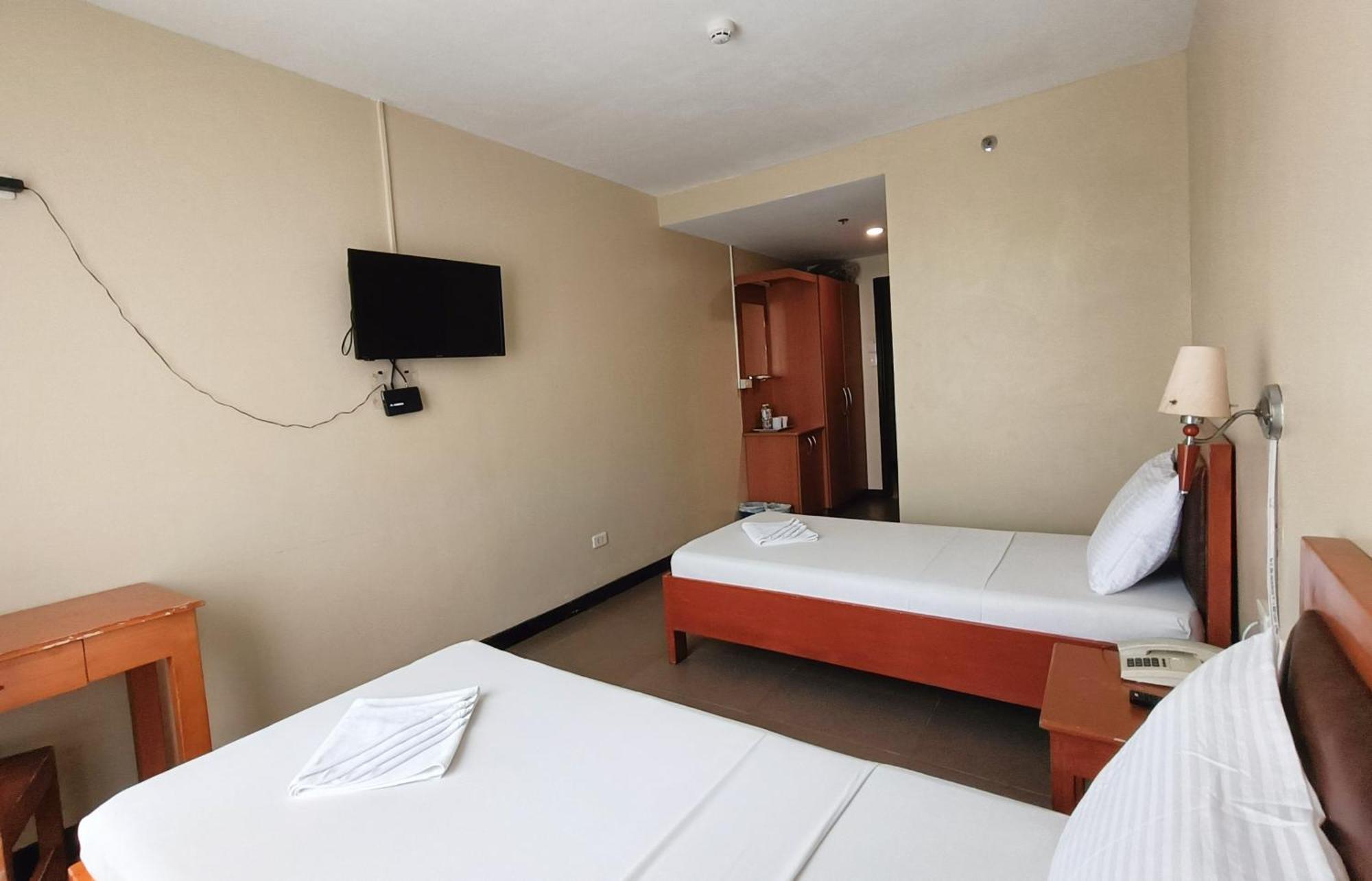 Fuente Oro Business Suites Cebu Powered By Cocotel Esterno foto