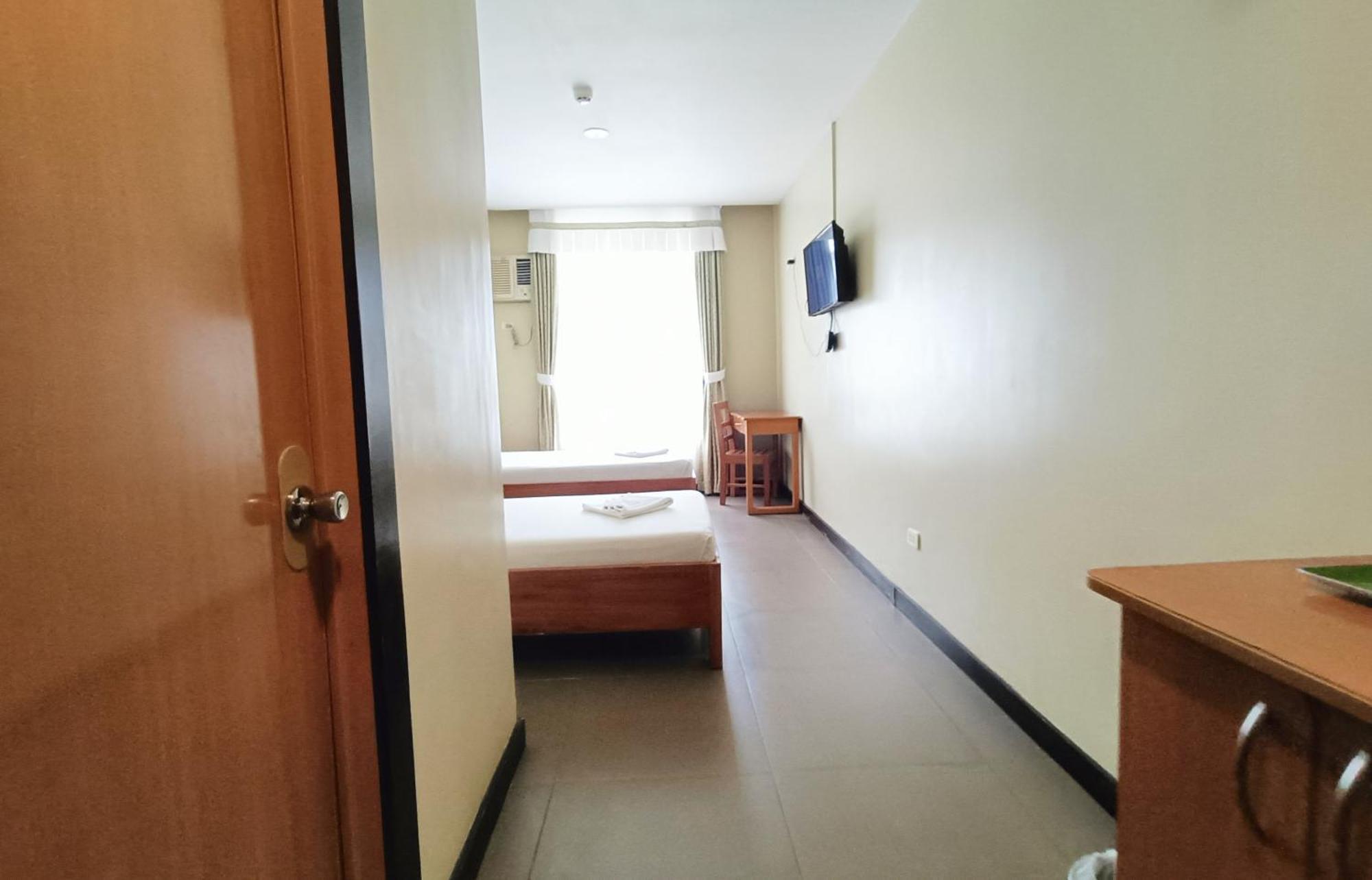 Fuente Oro Business Suites Cebu Powered By Cocotel Esterno foto