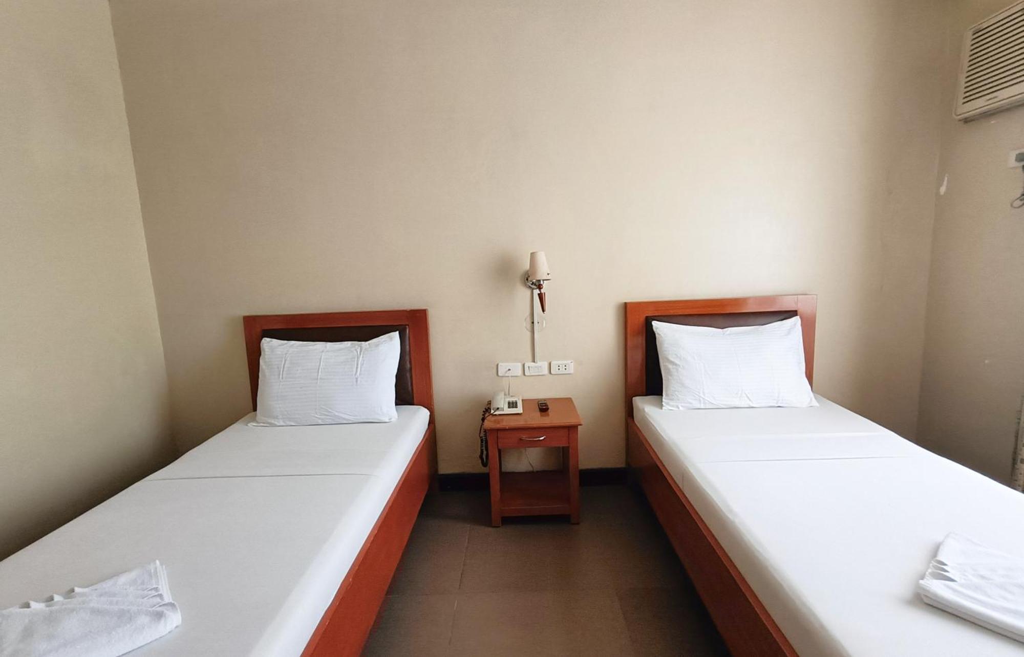 Fuente Oro Business Suites Cebu Powered By Cocotel Esterno foto
