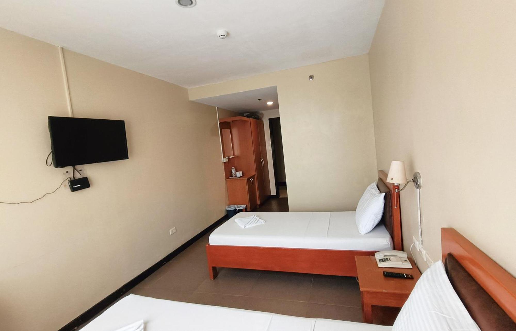 Fuente Oro Business Suites Cebu Powered By Cocotel Esterno foto